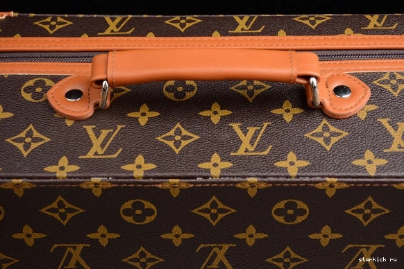 1 O-W AQ0818-158 CASE) AQ0818-158 -LouiV AIR (WITH JORDAN 0228